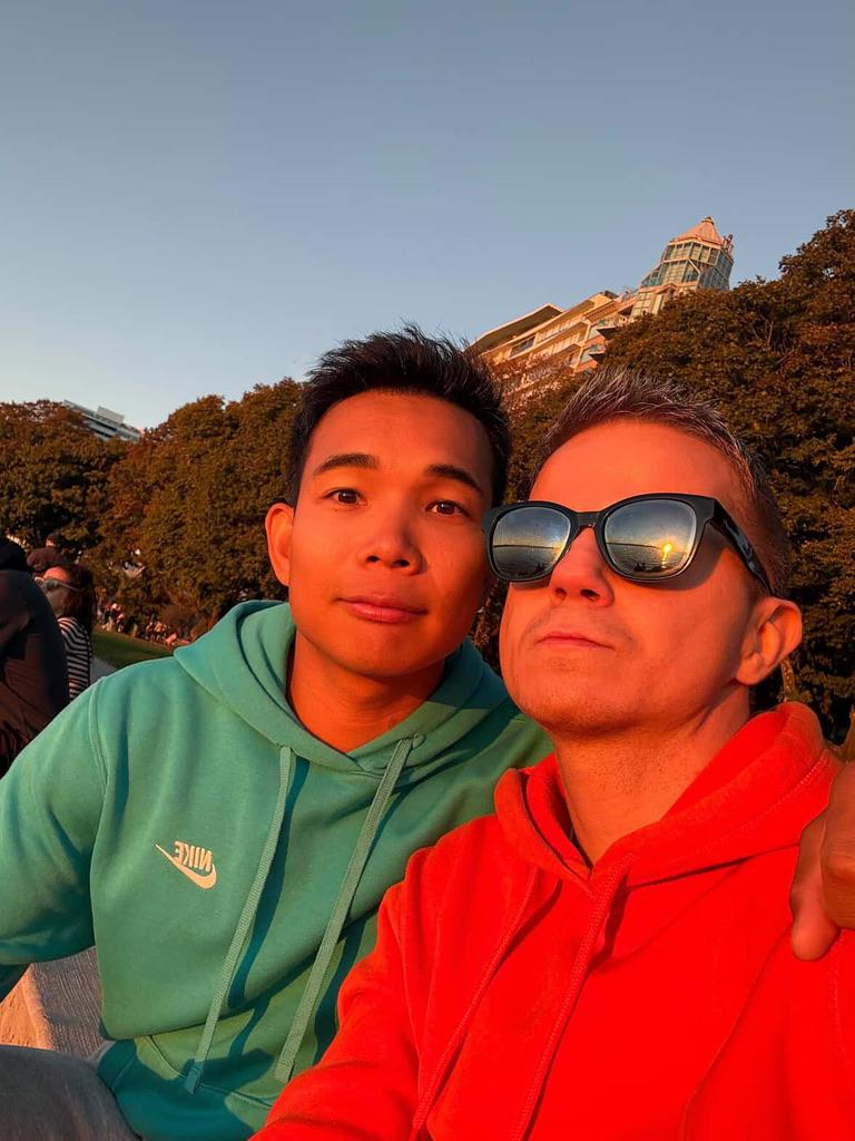 Yan visiting Damon in Vancouver, with photos at Sunset Beach and an English Bay selfie